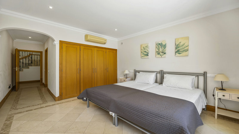 Luxury 5 Bedroom Villa In Dunas Douradas