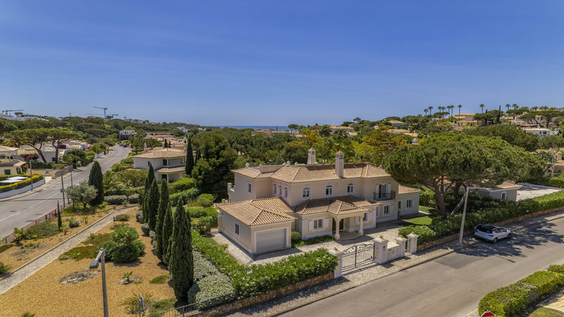 Luxury 5 Bedroom Villa In Dunas Douradas