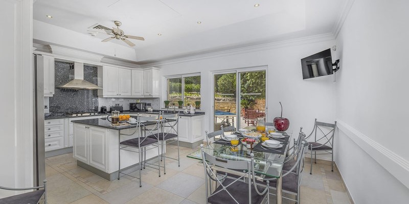 Spacious Kitchen Family Dining Table