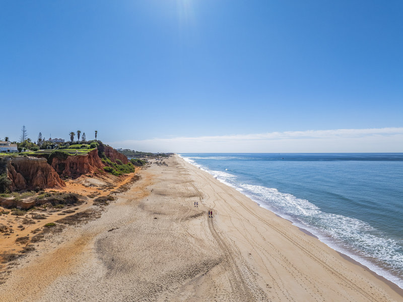 Luxury 6 Bedroom Villa In Quinta Do Lago Within Walking Distance To The Beach