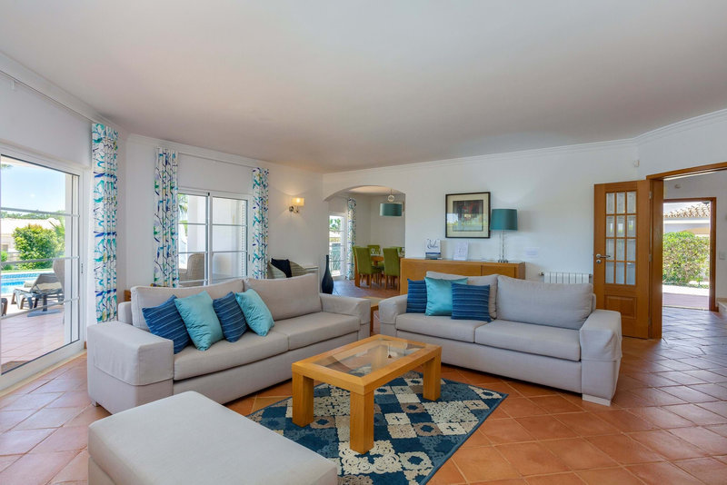 Modern 4 Bedroom Villa in Vila Sol