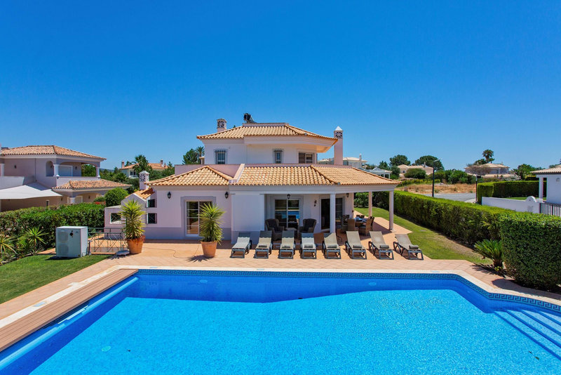Modern 4 Bedroom Villa in Vila Sol