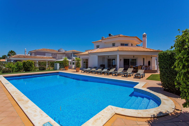 Modern 4 Bedroom Villa in Vila Sol