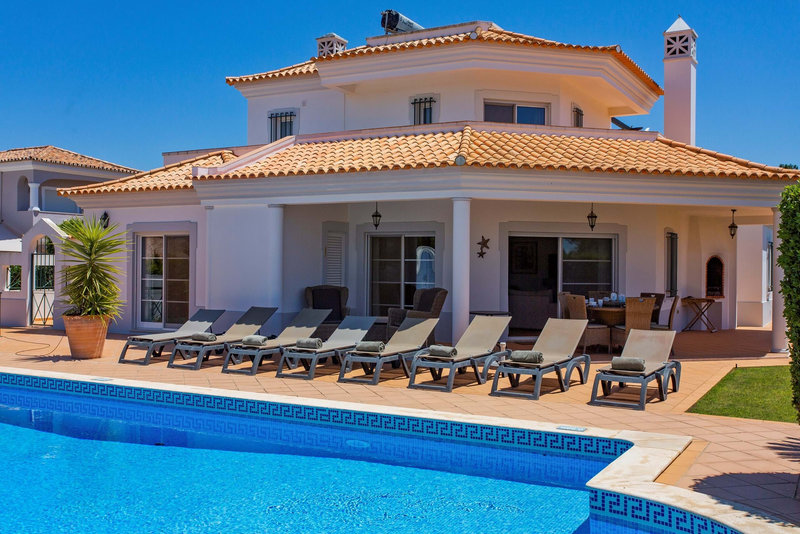 Modern 4 Bedroom Villa in Vila Sol