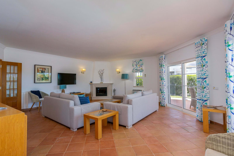 Modern 4 Bedroom Villa in Vila Sol