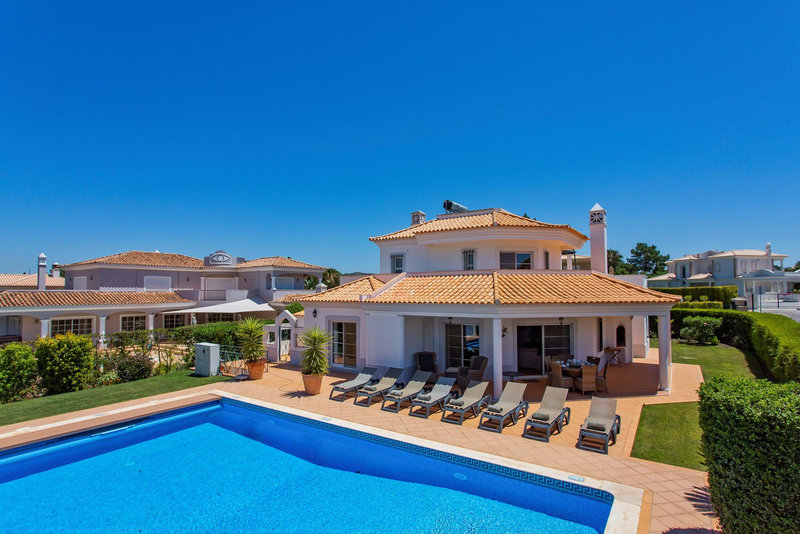 Modern 4 Bedroom Villa in Vila Sol