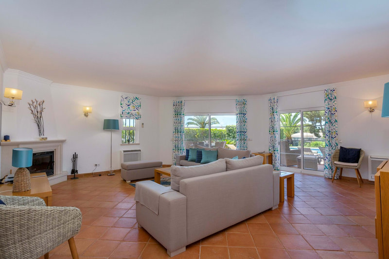 Modern 4 Bedroom Villa in Vila Sol