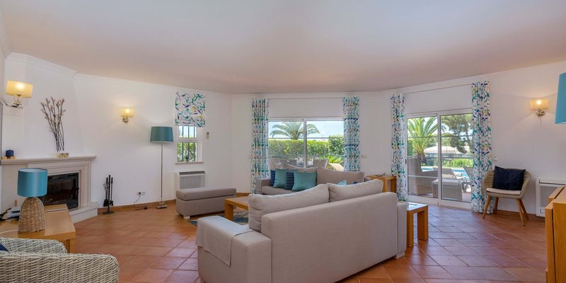 Modern Living Room Holiday Villa Rental