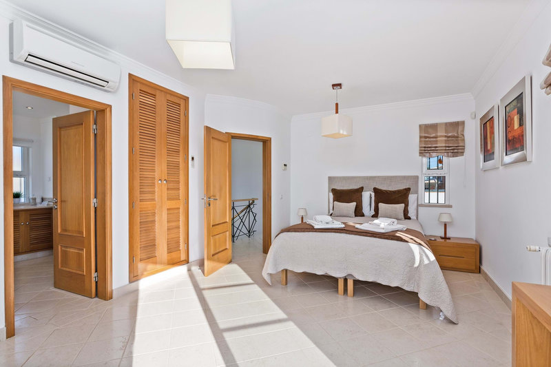 Modern 4 Bedroom Villa in Vila Sol