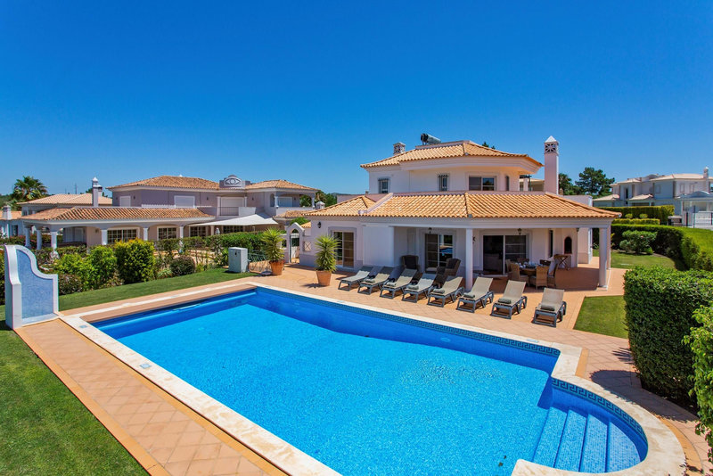 Modern 4 Bedroom Villa in Vila Sol