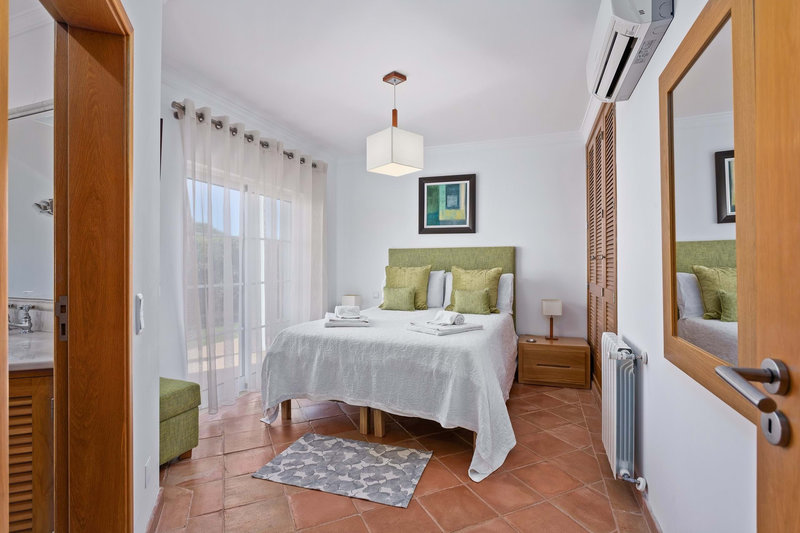 Modern 4 Bedroom Villa in Vila Sol