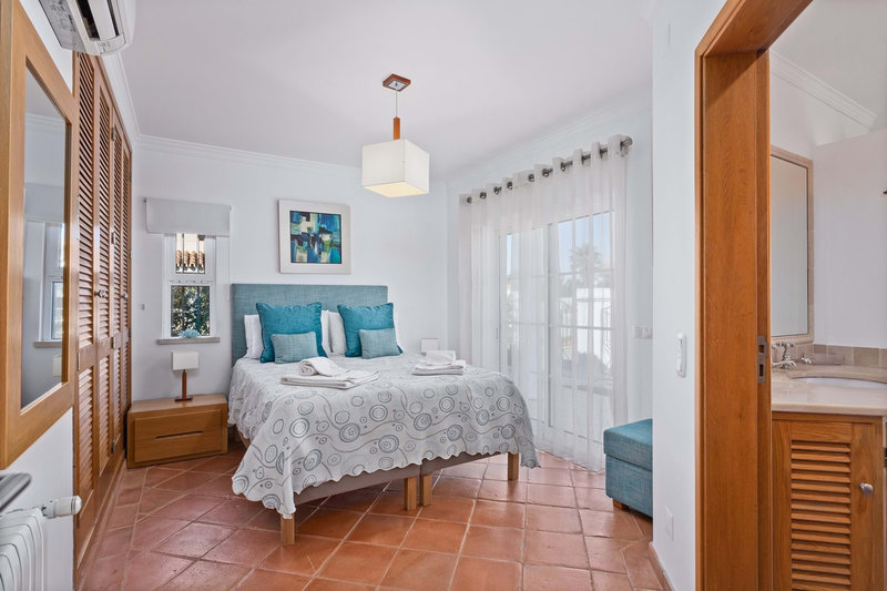 Modern 4 Bedroom Villa in Vila Sol