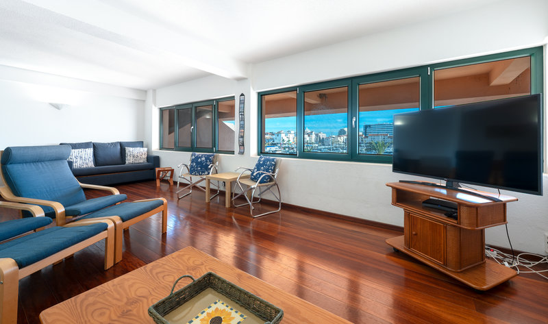 Vilamoura Marina 2 Bedroom Holiday Apartment with Pool