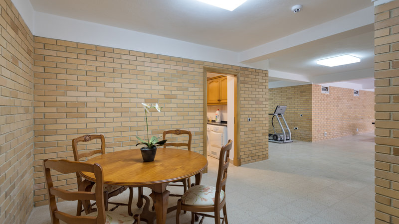 Spacious 5 Bedroom Family Villa with Pool