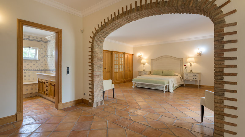 Spacious 5 Bedroom Family Villa with Pool