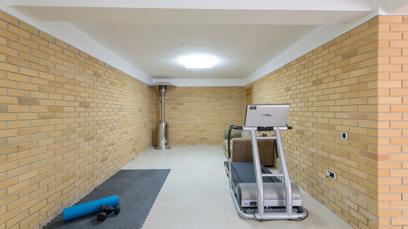 Spacious 5 Bedroom Family Villa with Pool