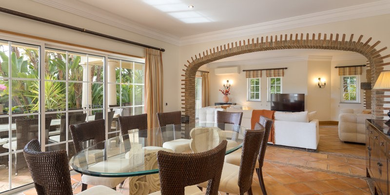 Spacious Dining Room Villa For Holiday Rentals Portugal