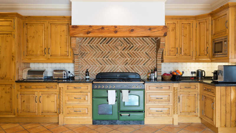 Spacious 5 Bedroom Family Villa with Pool