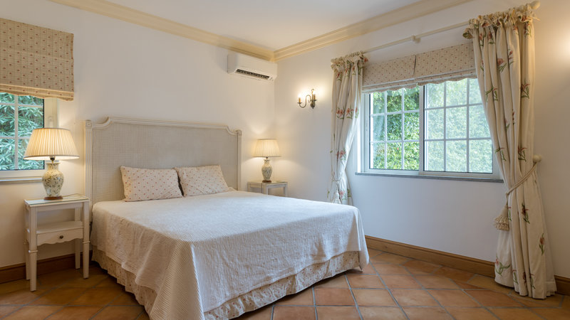 Spacious 5 Bedroom Family Villa with Pool