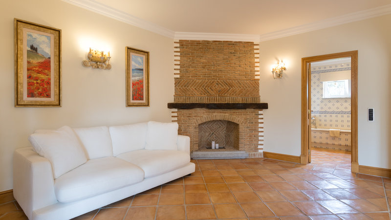 Spacious 5 Bedroom Family Villa with Pool