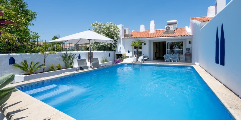 Moroccan Style Villa Private Pool Walking Distance Shops