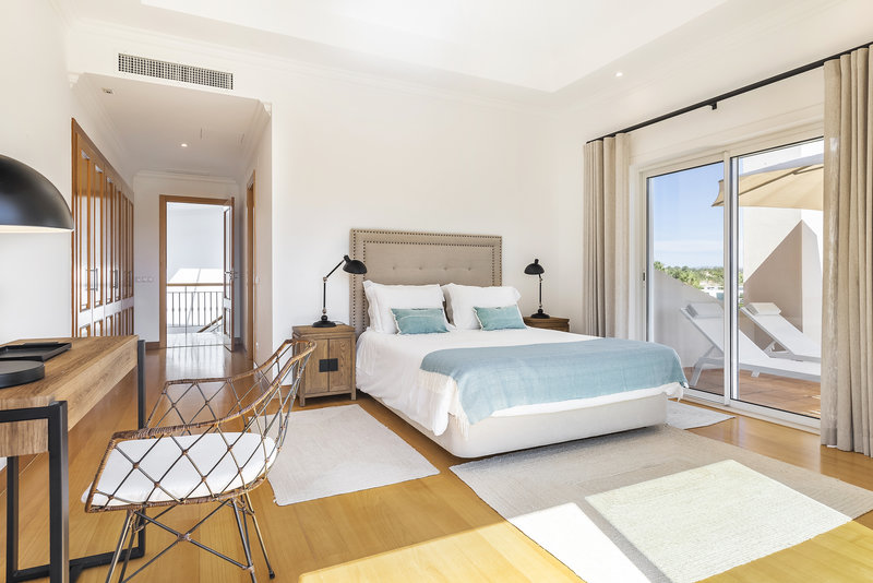 Luxury 4 Bedroom Villa in Encosta Do Lago