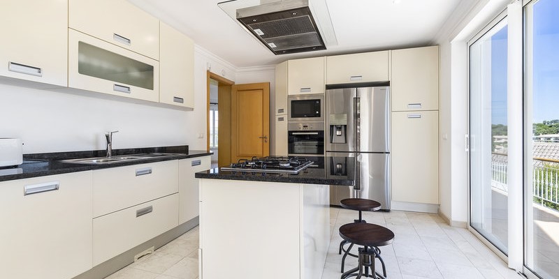 Luxury Villa Kitchen Appliances