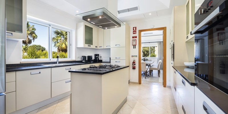 Quinta Do Lago Modern Villa Fully Equipped Kitchen