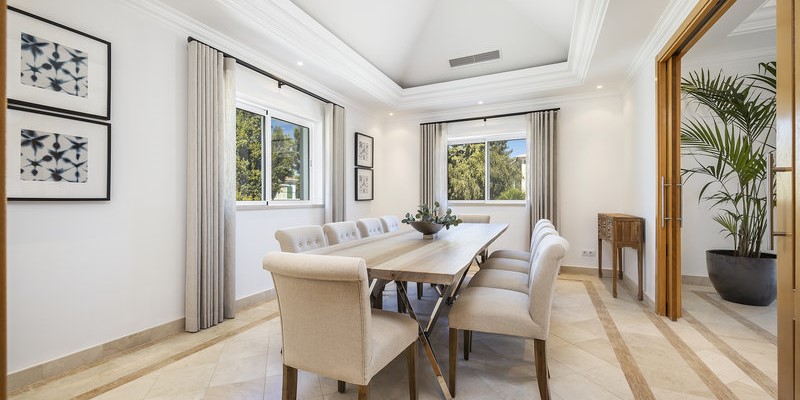 Luxury Villa Encosta Do Lago Dining Area