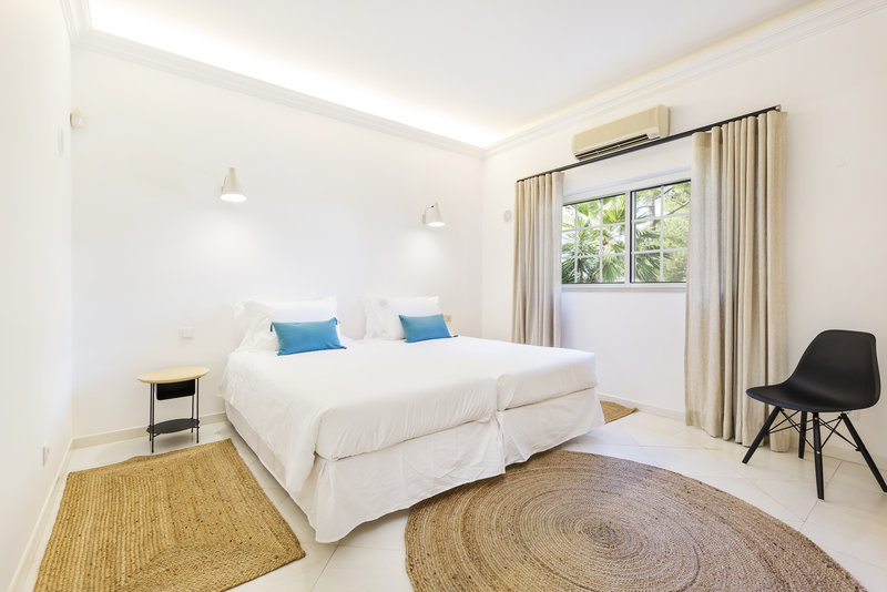 5 Bedroom Villa In Vale Do Lobo Within Walking Distance To The Beach