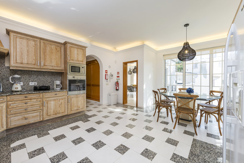 5 Bedroom Villa In Vale Do Lobo Within Walking Distance To The Beach