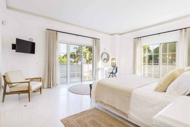 5 Bedroom Villa In Vale Do Lobo Within Walking Distance To The Beach
