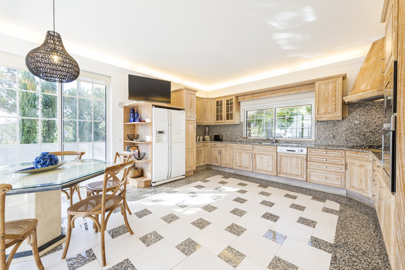 5 Bedroom Villa In Vale Do Lobo Within Walking Distance To The Beach