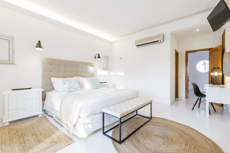 5 Bedroom Villa In Vale Do Lobo Within Walking Distance To The Beach