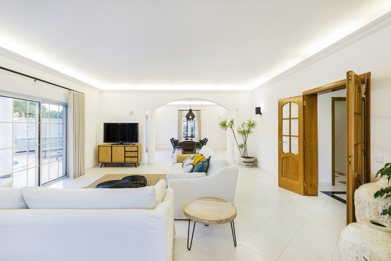 5 Bedroom Villa In Vale Do Lobo Within Walking Distance To The Beach