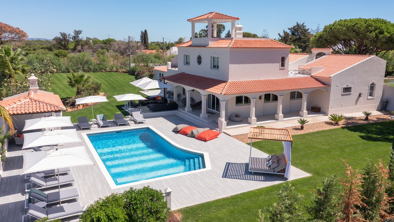 Luxury 6 Bedroom Villa with Private Pool in Vale do Lobo