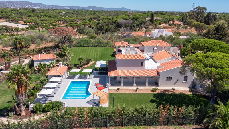 Luxury 6 Bedroom Villa with Private Pool in Vale do Lobo