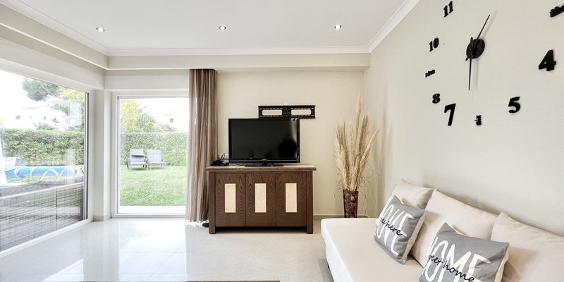 Vilamoura Villa Living Room With Sofa And Tv
