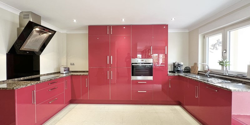 Modern Open Plan Kitchen Vilamoura