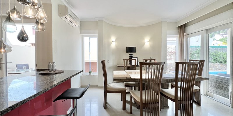 Vilamoura Holiday Villa Indoor Dining