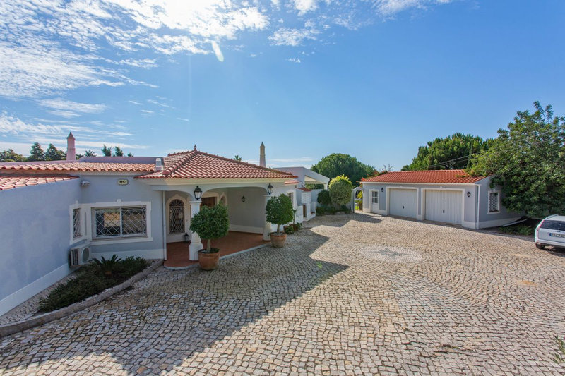 5 Bedroom Family Villa Quinta do Lago | Large Algarve Villa with Pool