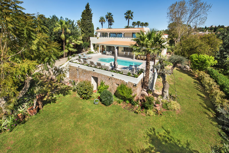 Luxury Algarve Villa Rental in Almancil with Private Pool & Garden