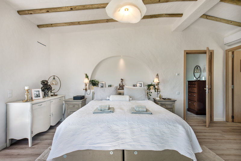 Luxury Algarve Villa Rental in Almancil with Private Pool & Garden