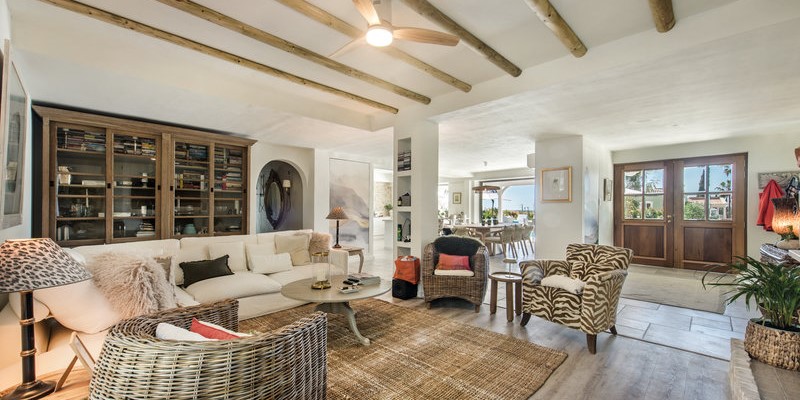 Villa Algarve Modern Living Area