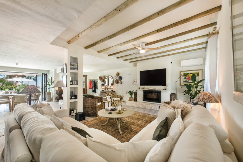 Luxury Algarve Villa Rental in Almancil with Private Pool & Garden