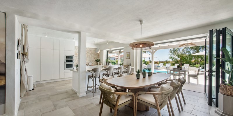 Villa Algarve Indoor Dining Table