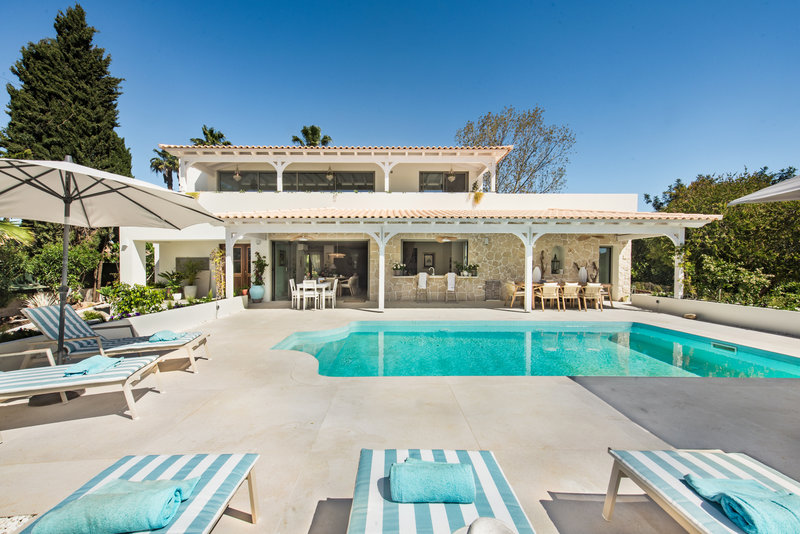 Luxury Algarve Villa Rental in Almancil with Private Pool & Garden