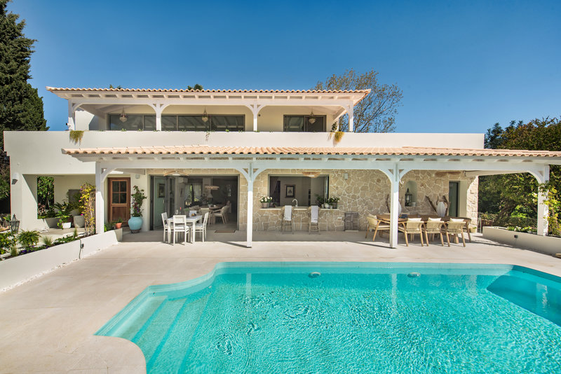 Luxury Algarve Villa Rental in Almancil with Private Pool & Garden