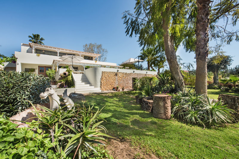 Luxury Algarve Villa Rental in Almancil with Private Pool & Garden