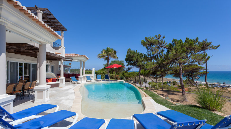 Luxury 6 Bedroom Villa with Sea Views Near Julia's Beach, Vale do Lobo